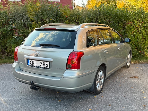 Toyota Avensis 9 of 15