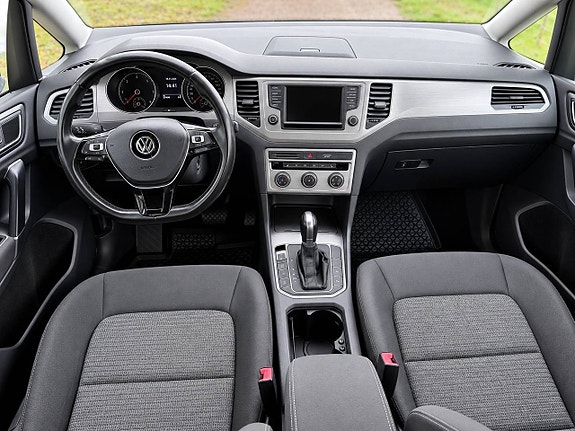 Volkswagen Golf Sportsvan 8 of 10