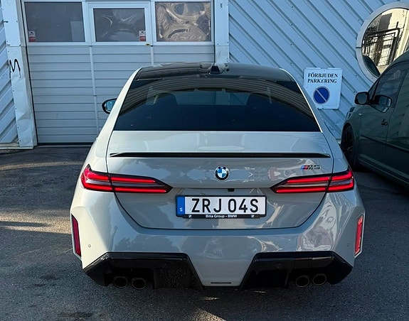 BMW M5 2 of 5
