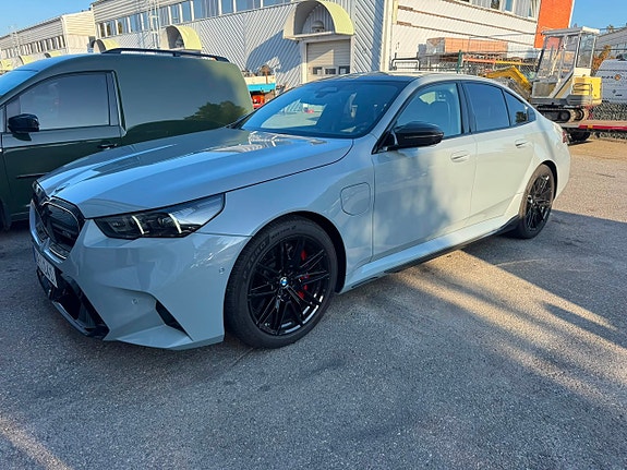 BMW M5 3 of 5