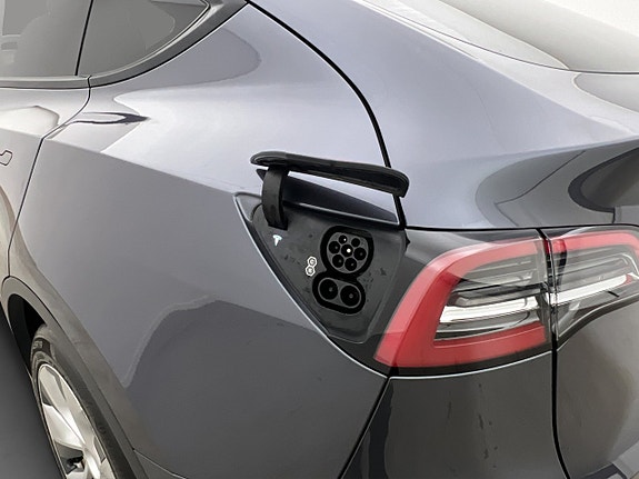 Tesla Model Y 11 of 30