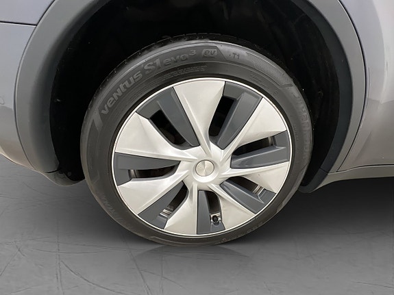 Tesla Model Y 30 of 30