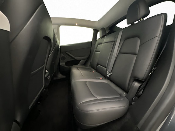 Tesla Model Y 19 of 30