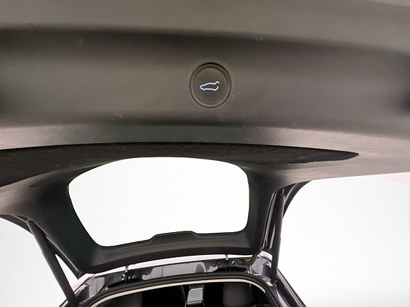 Tesla Model Y 14 of 30