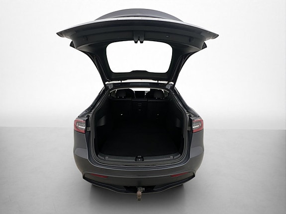 Tesla Model Y 12 of 30