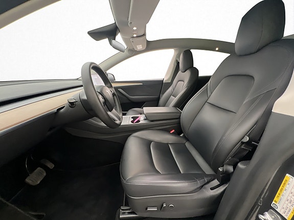 Tesla Model Y 15 of 30