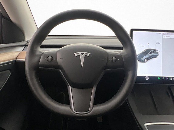 Tesla Model Y 17 of 30