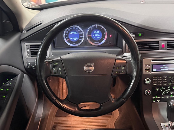 Volvo XC70 11 of 21
