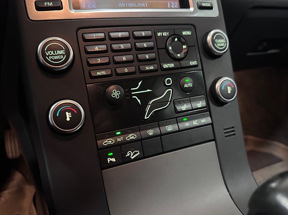 Volvo XC70 15 of 21