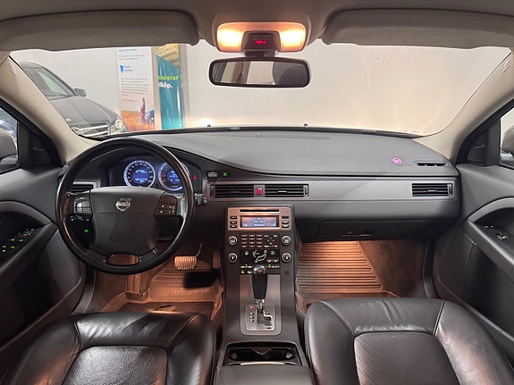 Volvo XC70 10 of 21