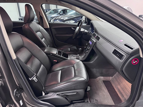 Volvo XC70 17 of 21