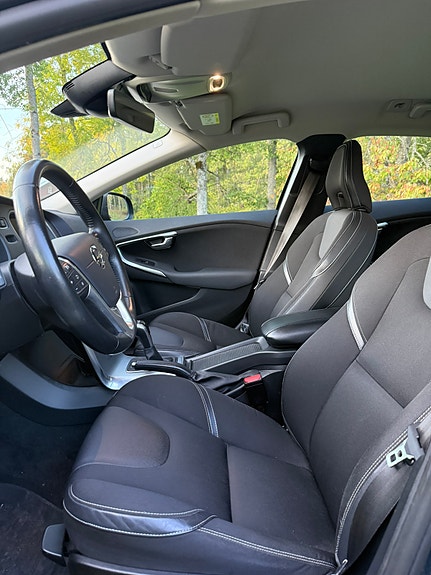Volvo V40 6 of 8