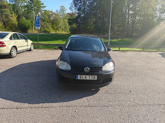 Volkswagen Golf V 2 of 11