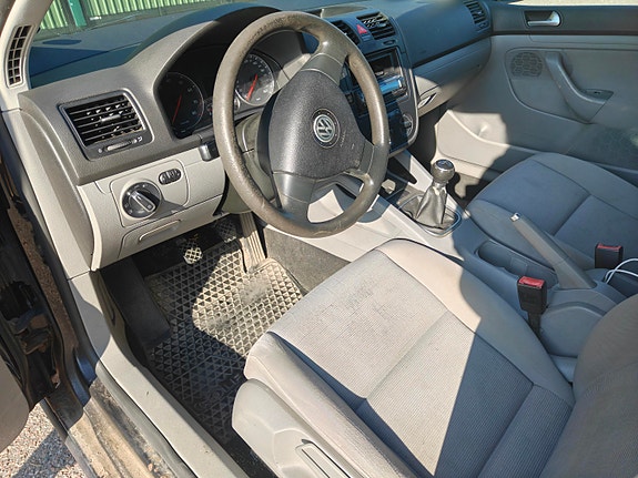 Volkswagen Golf V 9 of 11