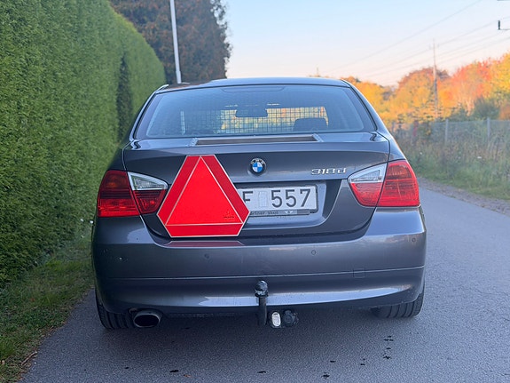 BMW 318d 3 of 10