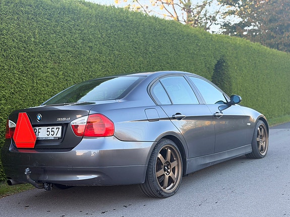 BMW 318d 2 of 10