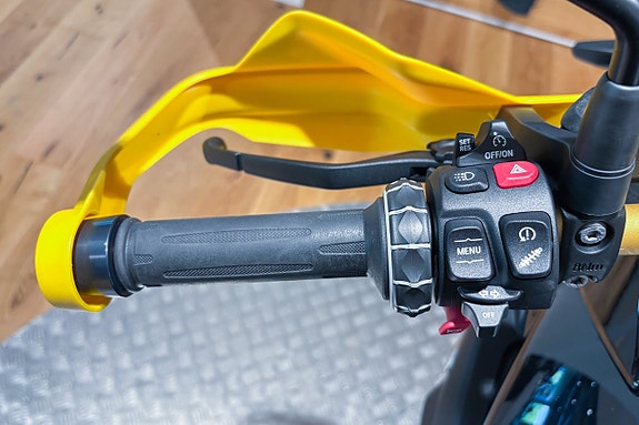 BMW R 1250 GS |40th anniversary|Toppbox|Sidoväskor|Endast 961 mil| 12 of 13