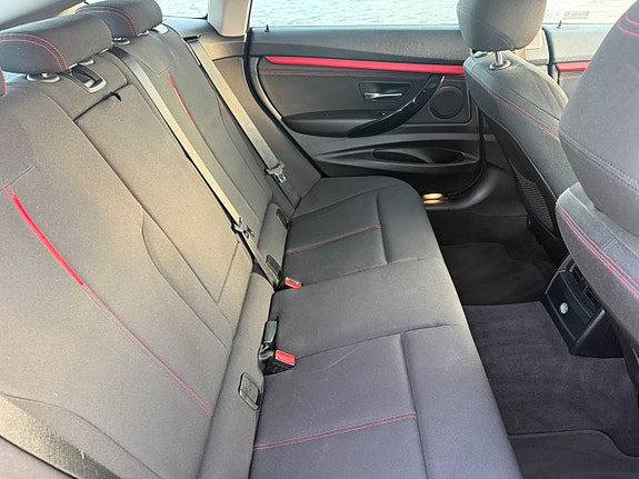 BMW 320d 13 of 17