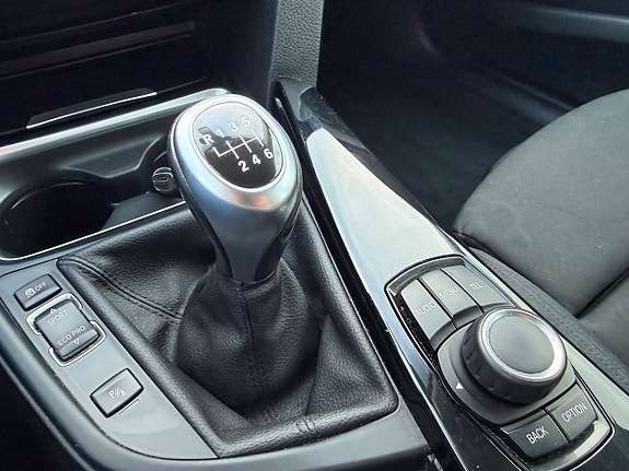 BMW 320d 16 of 17