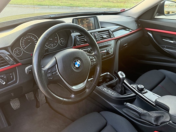 BMW 320d 12 of 17