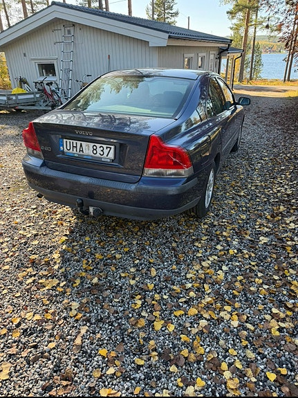 Volvo S60 2 of 5