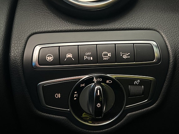 Mercedes-Benz GLC350 e 28 of 30