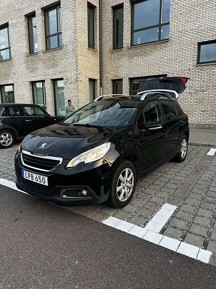 Peugeot 2008 2 of 8