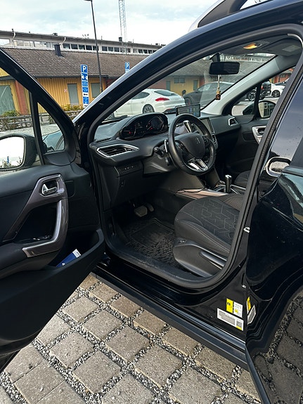 Peugeot 2008 4 of 8
