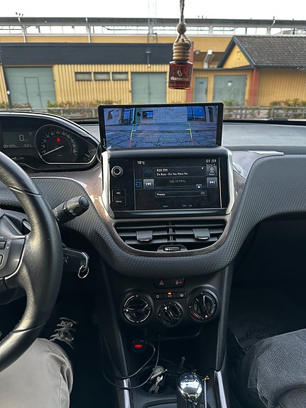 Peugeot 2008 5 of 8