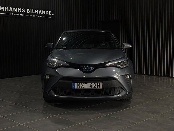 Toyota C-HR 2 of 18