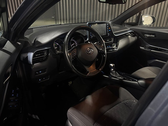 Toyota C-HR 9 of 18