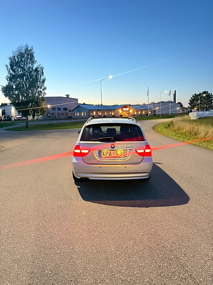 BMW 320i 6 of 15