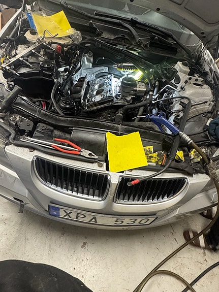BMW 320i 14 of 15