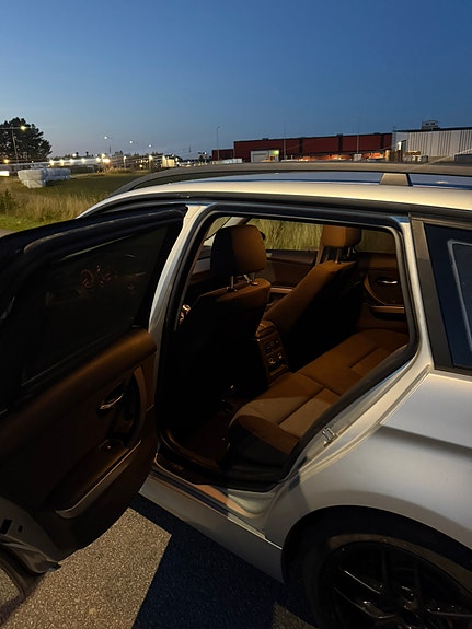 BMW 320i 11 of 15