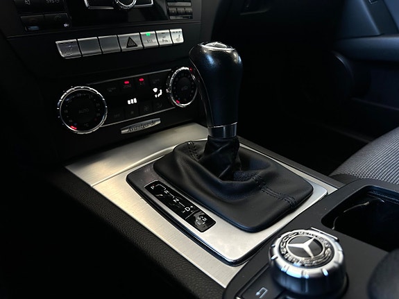 Mercedes-Benz C220 13 of 13