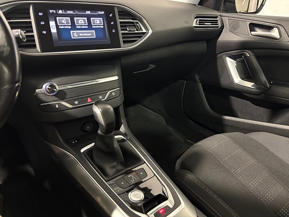Peugeot 308 SW 26 of 30