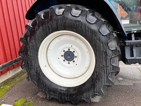 New Holland TM 135 RC 2 of 9