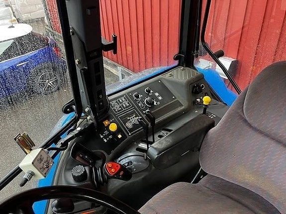 New Holland TM 135 RC 8 of 9