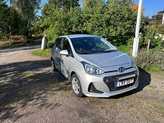 Hyundai i10 2 of 8