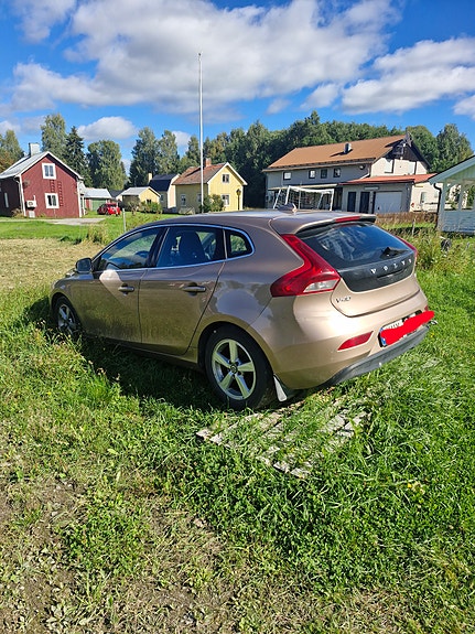 Volvo V40 3 of 4