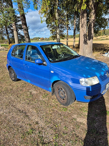 Volkswagen Polo 2 of 4