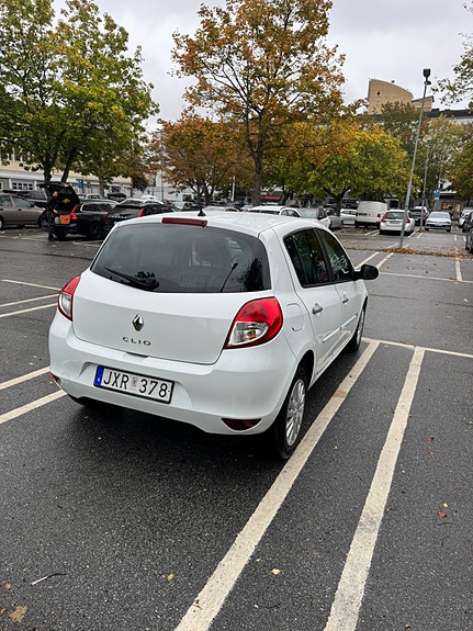 Renault Clio 2 of 6