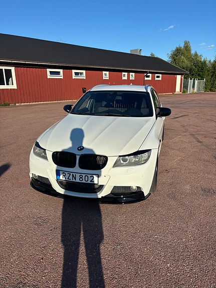 BMW 320d 2 of 12