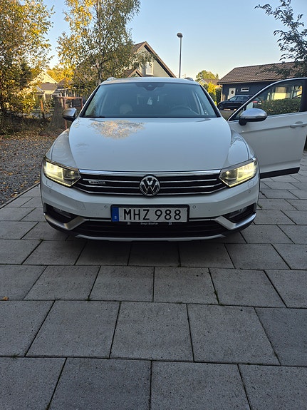 Volkswagen Passat Alltrack 3 of 7