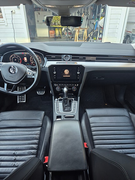 Volkswagen Passat Alltrack 5 of 7