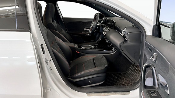 Mercedes-Benz A200 3 of 19