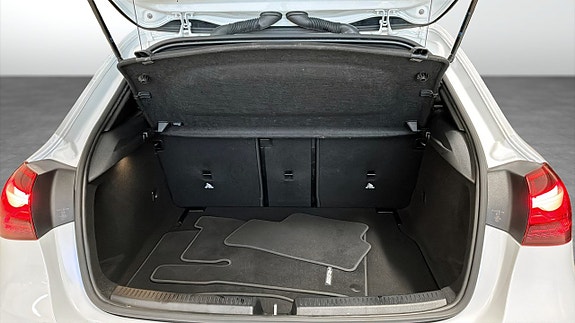 Mercedes-Benz A200 11 of 19