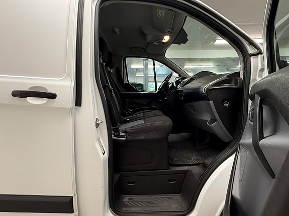 Ford Transit Custom 16 of 26