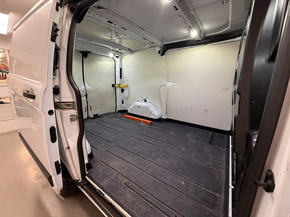 Ford Transit Custom 13 of 26