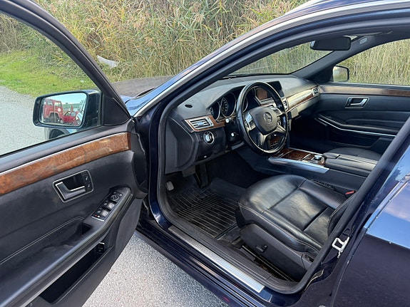 Mercedes-Benz E250 5 of 8